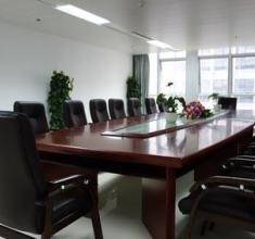 整洁的会议室